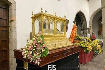 Preparación de los pasos de la Semana Santa de San Juan/Francisco Javier Santana.